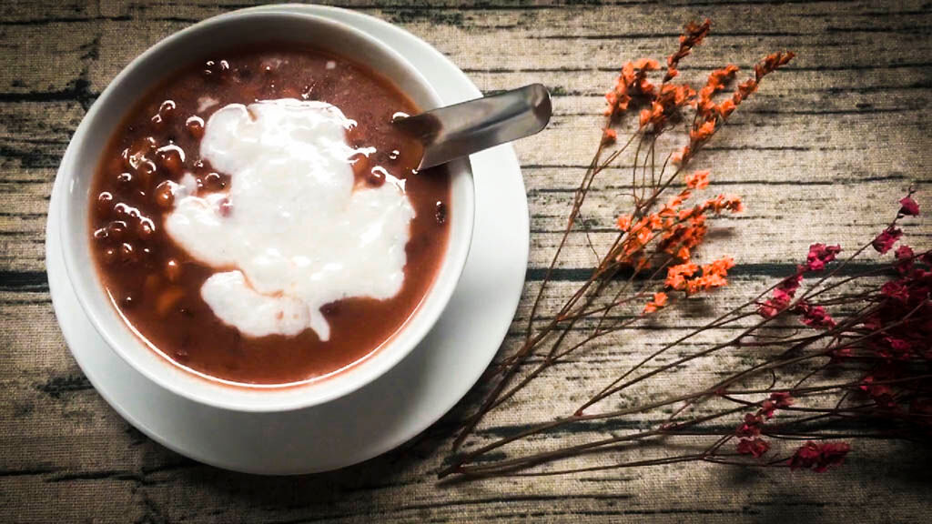 Enjoy Hue’s hearty dessert with creamy flavors